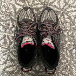 ASICS running shoes 9.5 PERFECT CONDITION